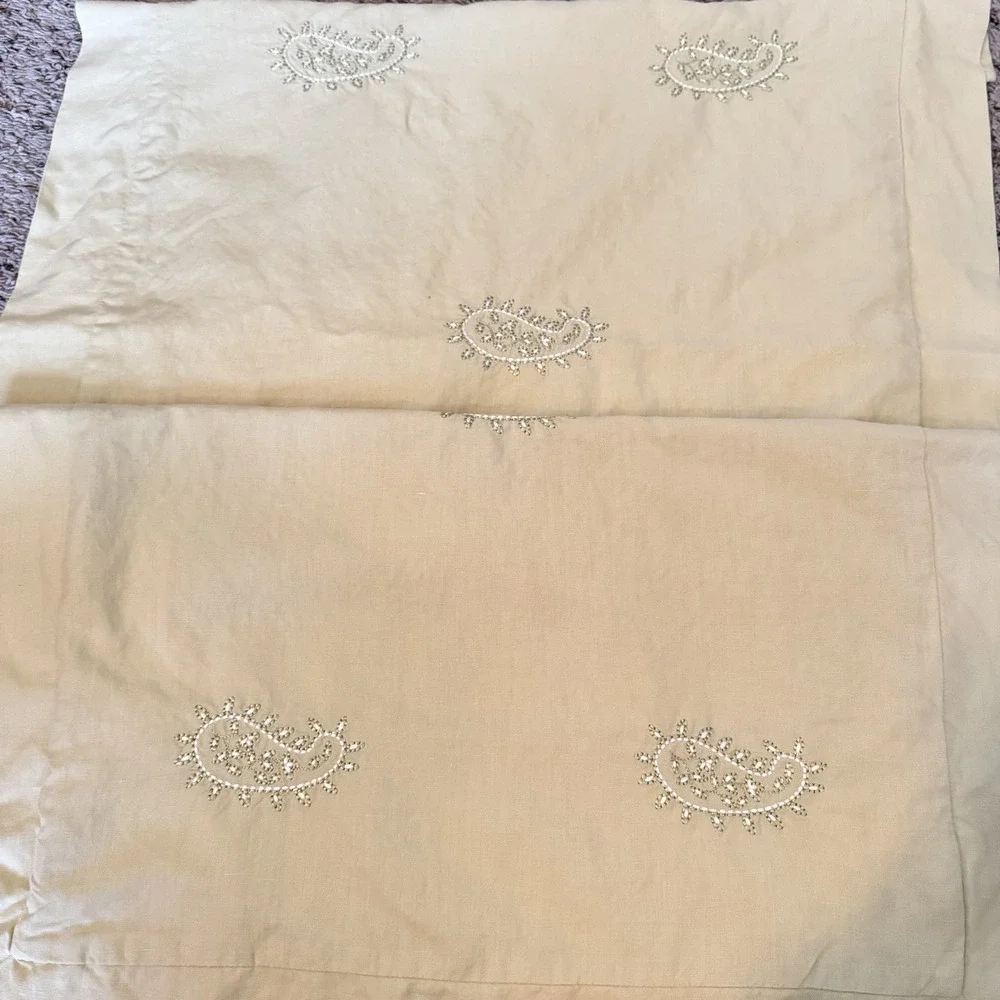 Pottery Barn Standard Pillow Shams Set Of 2 25x29 Creamy Yellow‎ Linen Paisley